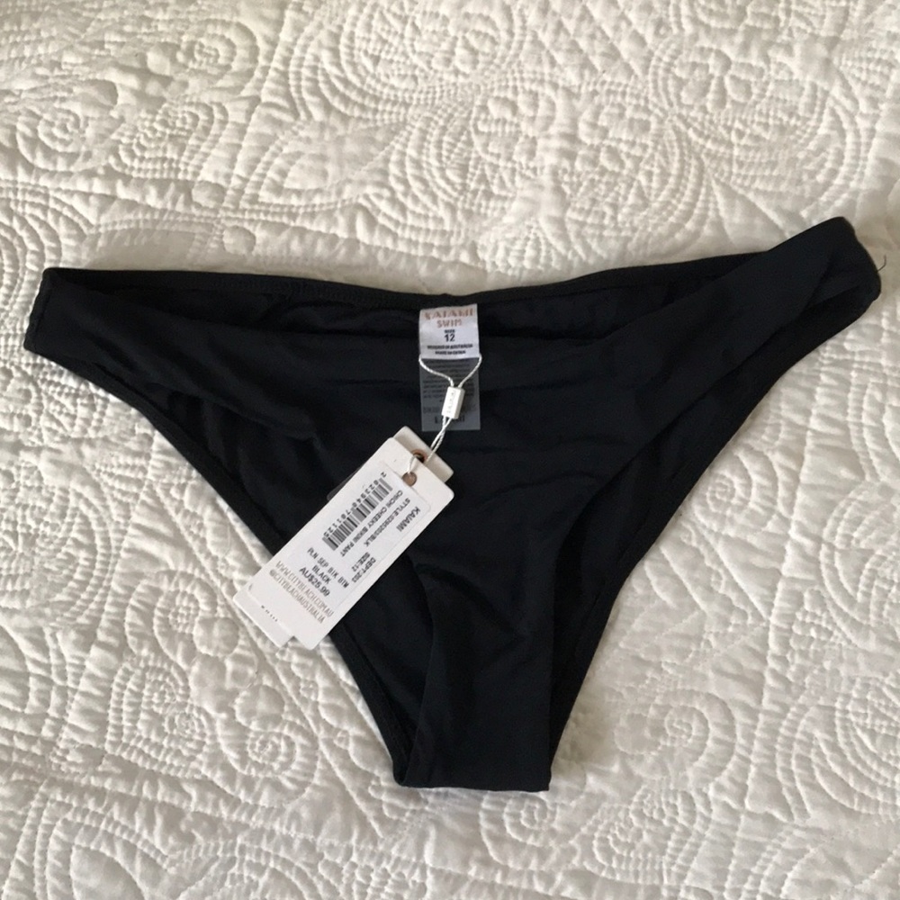 New never worn Cheeky Black Bottom